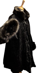 Manteau imitation astrakan et col fourrure - La Courcelles